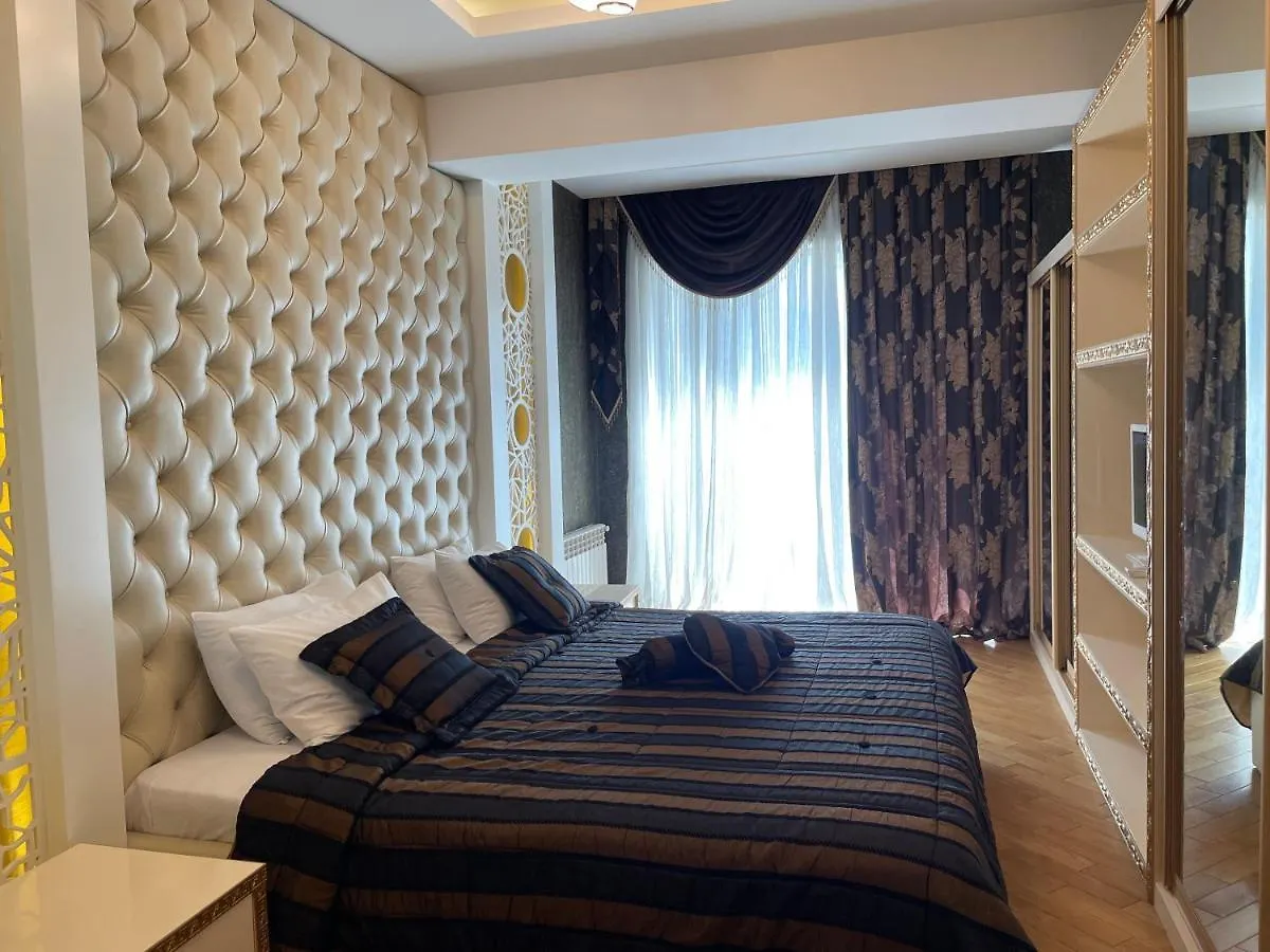 Park Azure Louvre Apartment バクー